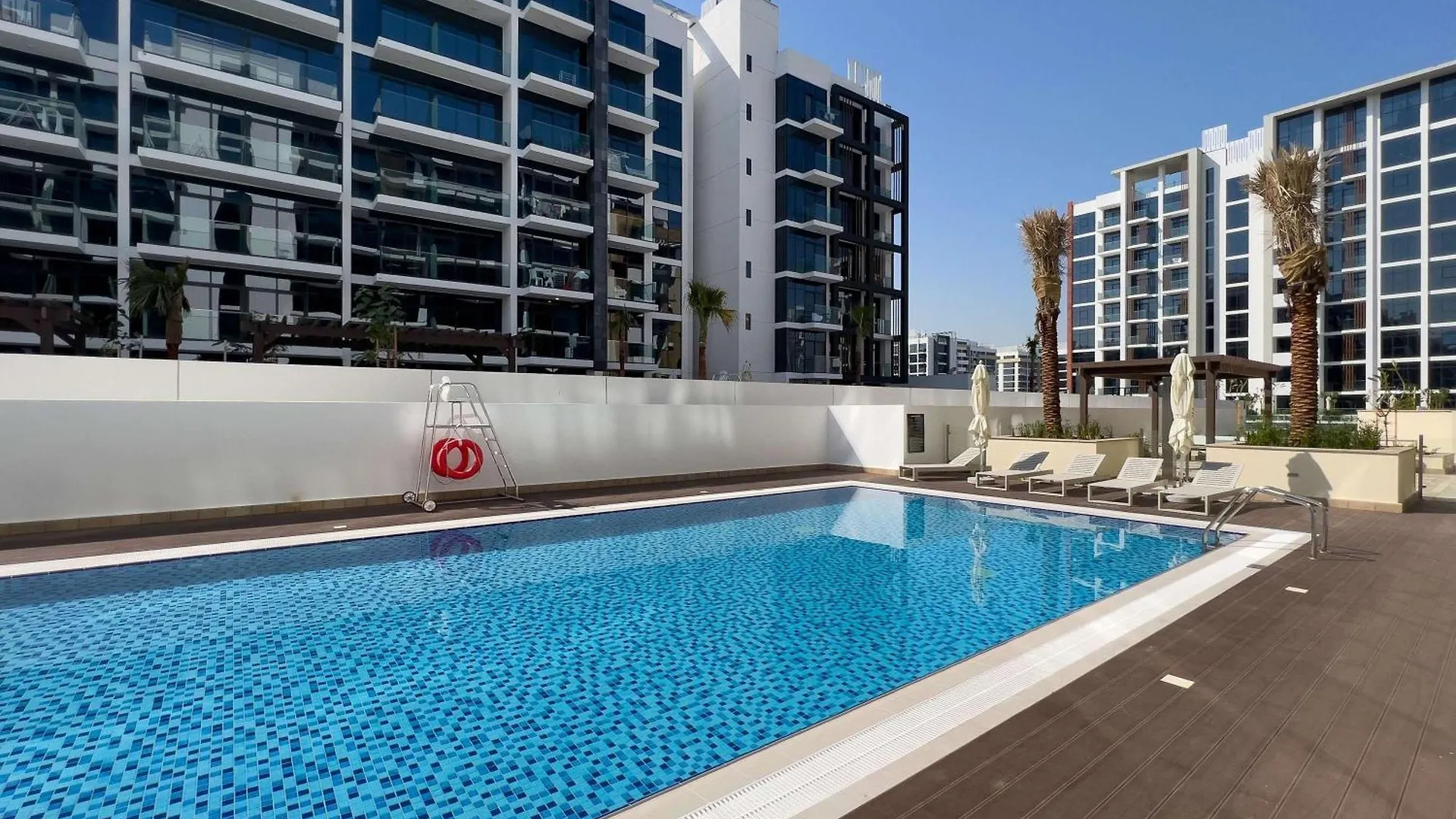 Frank Porter - Azizi Riviera 26 Dubai 0*,